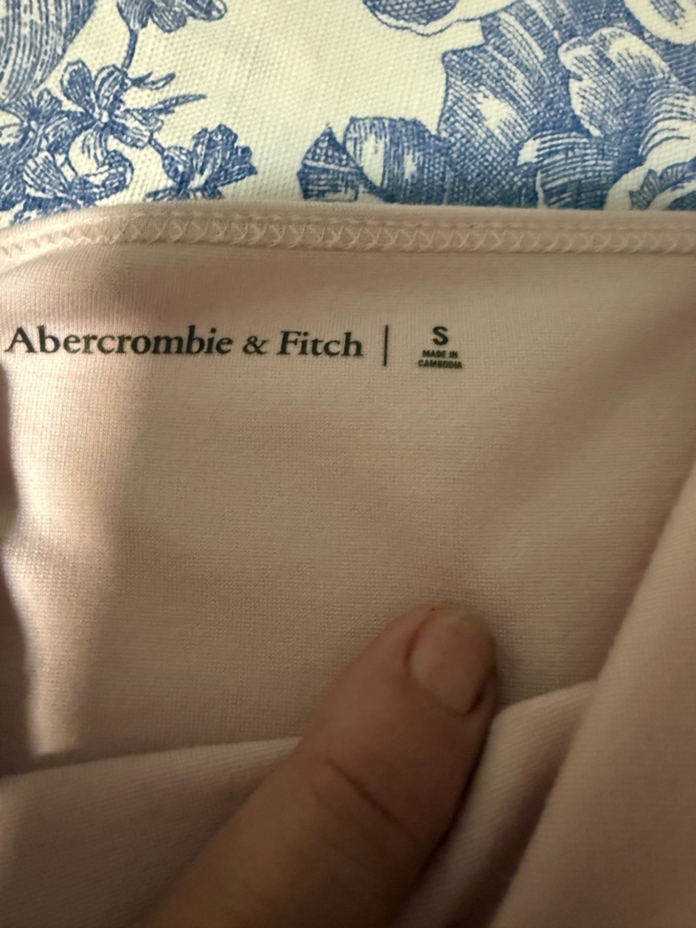9 shirts—Abercrombie & Fitch Light Pink Crewneck Top - Picture 7 of 16